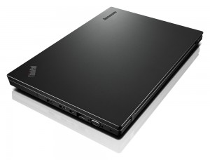 L450_Hero_03 - Świat notebooków Prezentowany model laptopa Lenovo ThinkPad L450 będącego następcą Lenovo ThinkPad L440 to kolejne bardzo udane urządzenie mobilne marki Lenovo, którego konstrukcja podąża za aktualnymi potrzebami oraz oczekiwaniami współczesnego rynku branży komputerowej